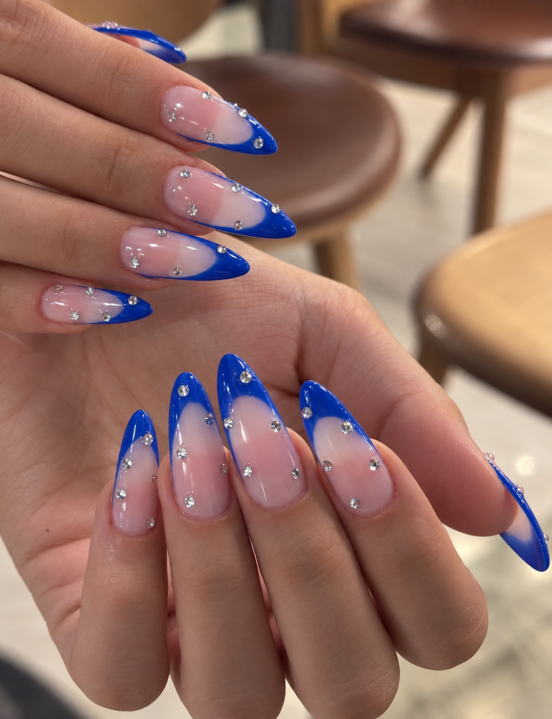 Kobalt mavi French ve taş detaylı uzun nail art